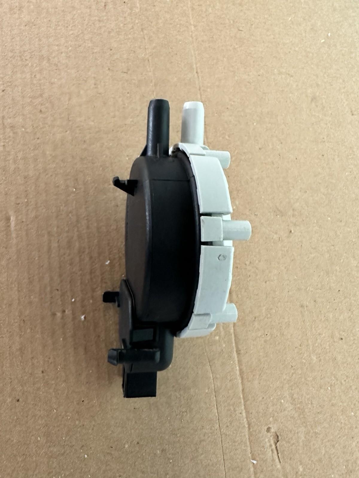 Huba Control 402.9200021 Luft- und Neutralgasdrucksensor 0-5 mbar Schneller V...