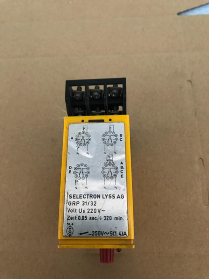Selectron LYSS AG GRP 31/32 220V Timing Relay Timer FAST SHIPPING