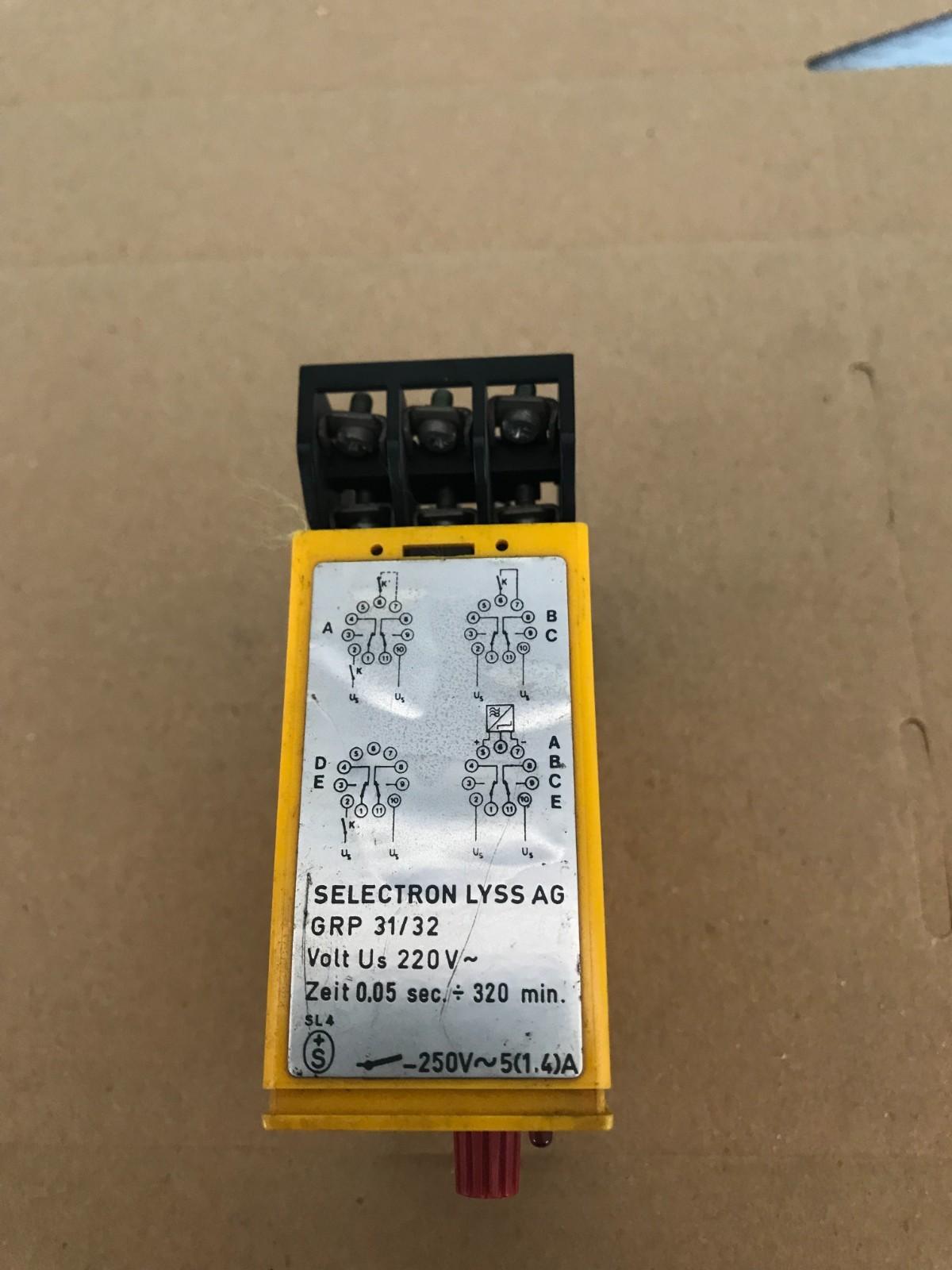 Selectron LYSS AG GRP 31/32 220V Temporizzazione Relè Timer SPEDIZIONE VELOCE
