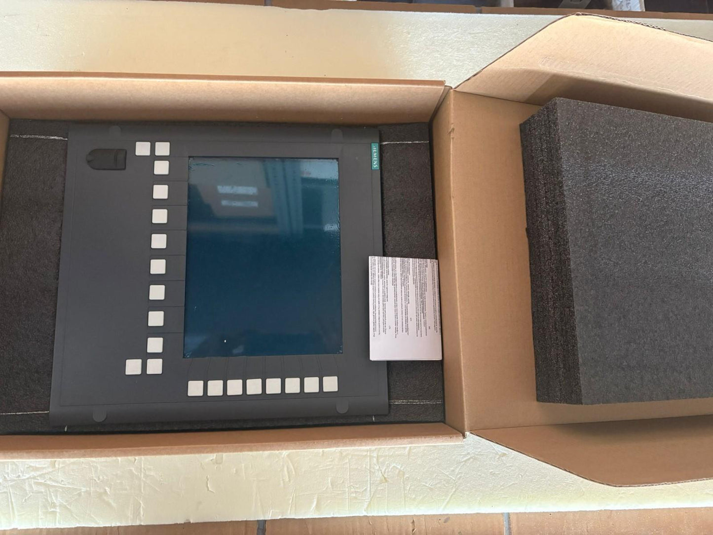 Pannello operatore Siemens 6FC5203-0AF04-0AA0 A5E00759470 spedizione veloce