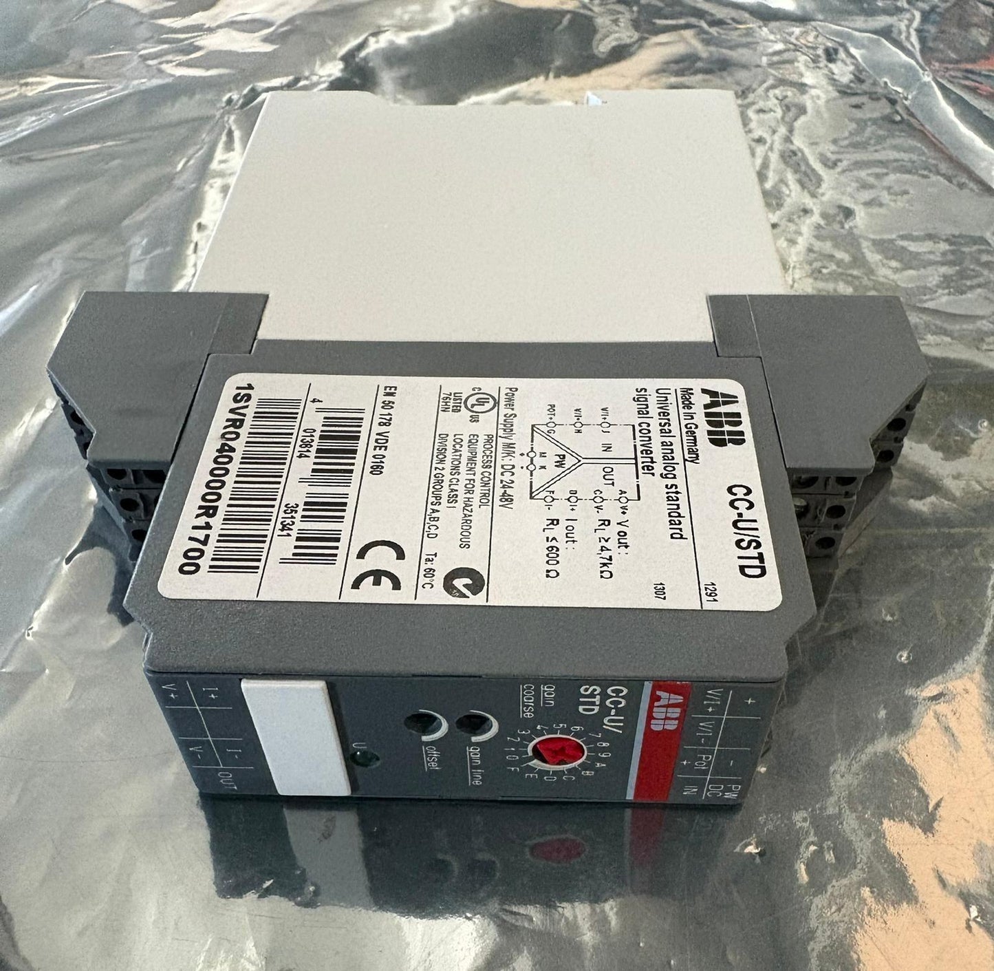 Convertidor de señal analógica ABB 1SVR040000R1700 CC-U/STD envío rápido