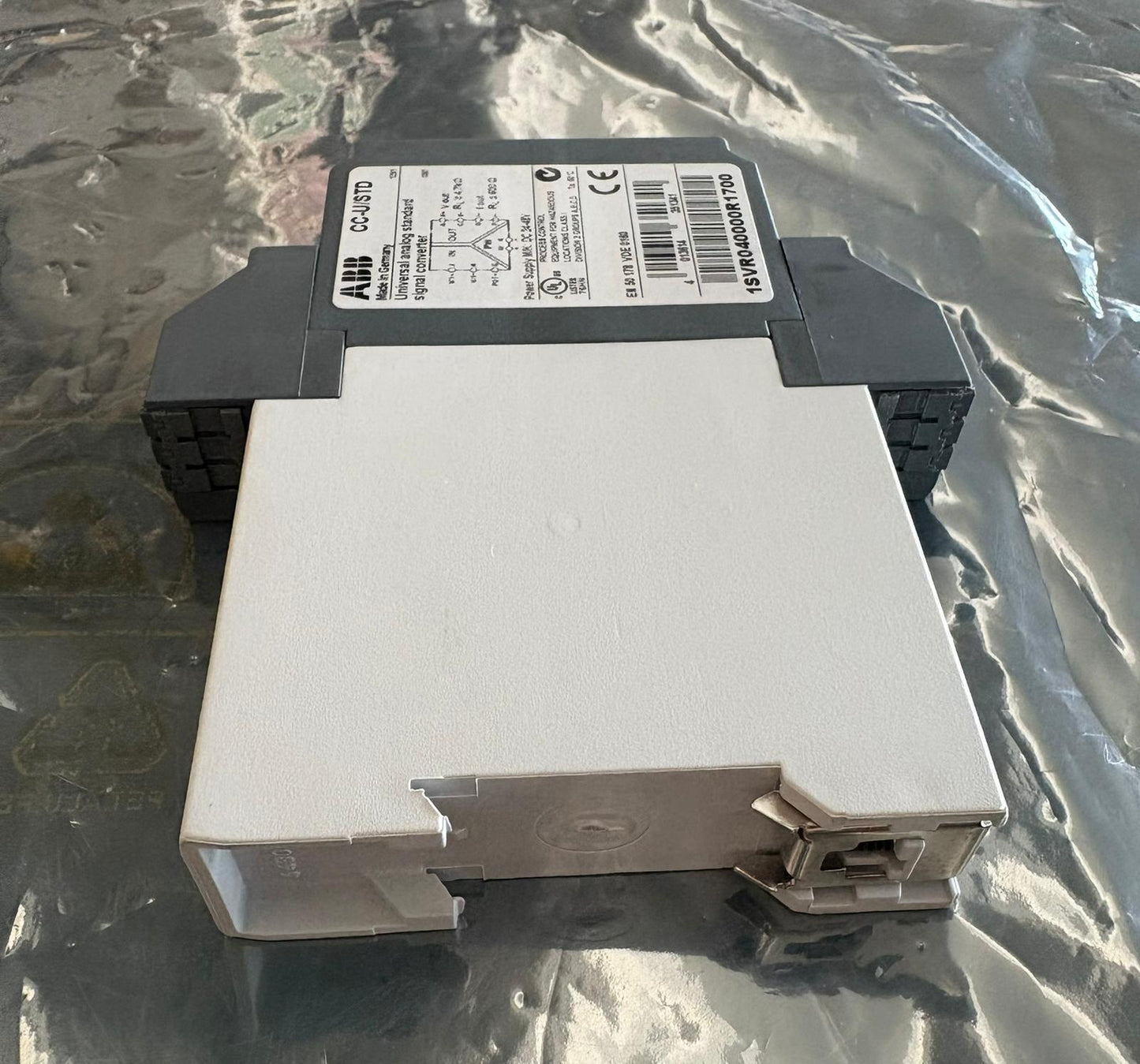 ABB Convertitore di segnale analogico 1SVR040000R1700 CC-U/STD Spedizione veloce