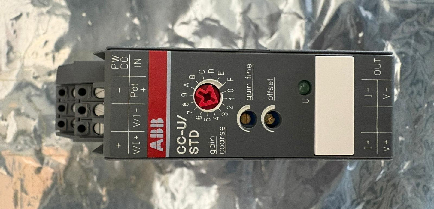 ABB Convertitore di segnale analogico 1SVR040000R1700 CC-U/STD Spedizione veloce