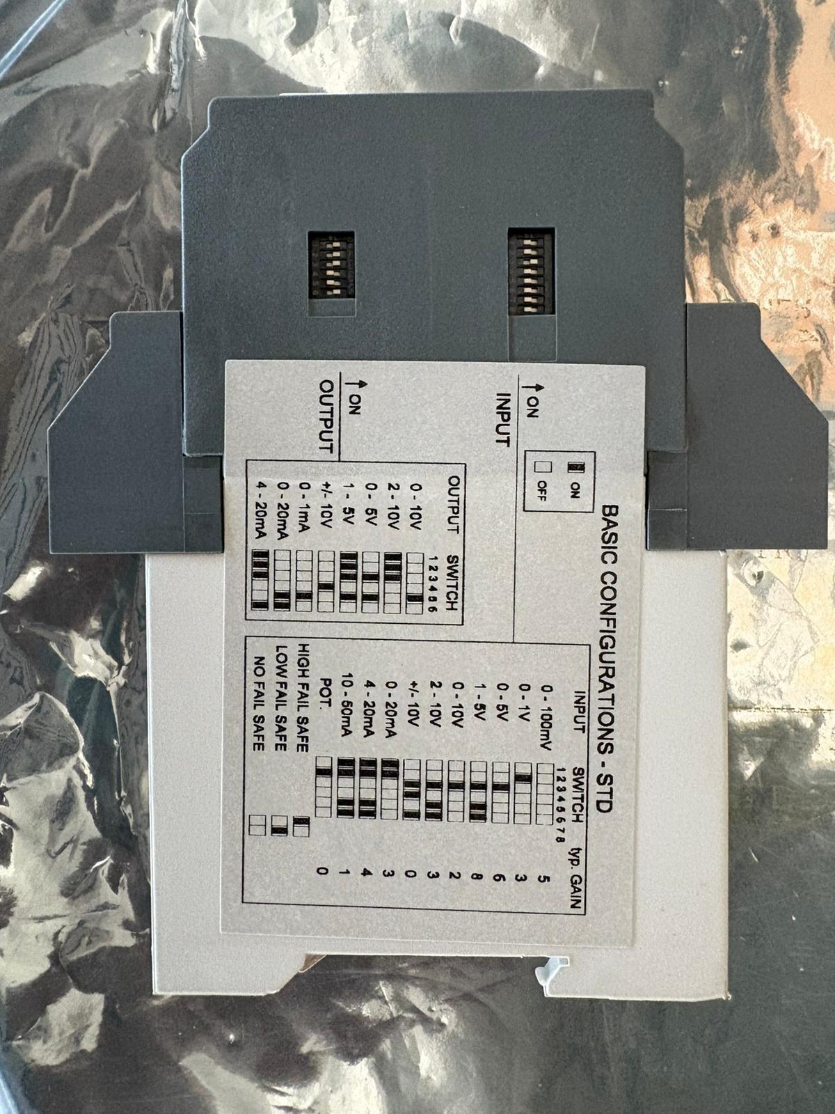 ABB Convertitore di segnale analogico 1SVR040000R1700 CC-U/STD Spedizione veloce