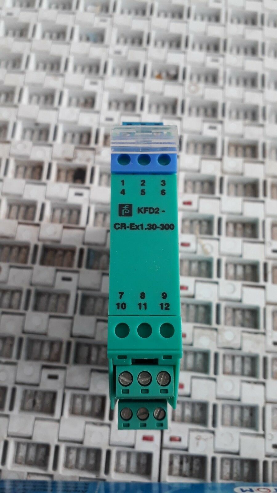 PEPPERL + FUCHS KFD2-CR-Ex1.30-300 TRANSFORMER ISOLATED REPEATER