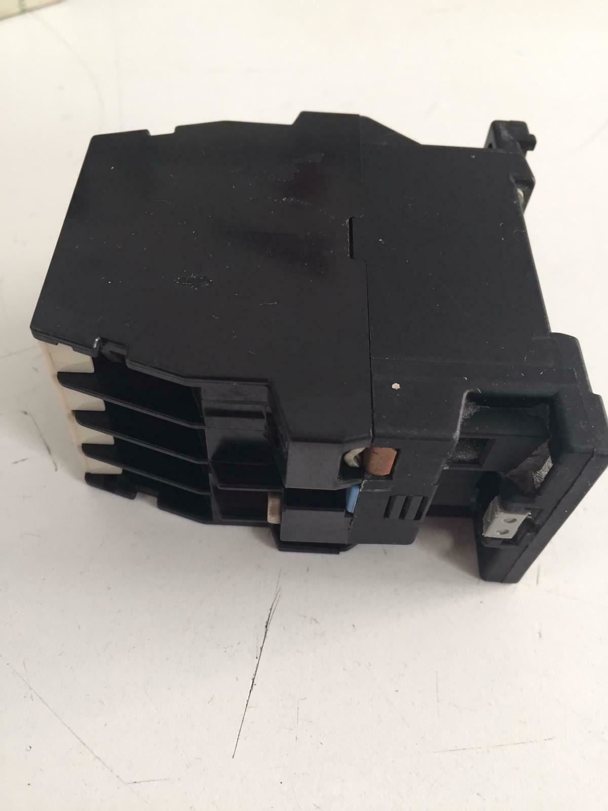 Siemens 3TH80 22-0A, 220-264V RELAY