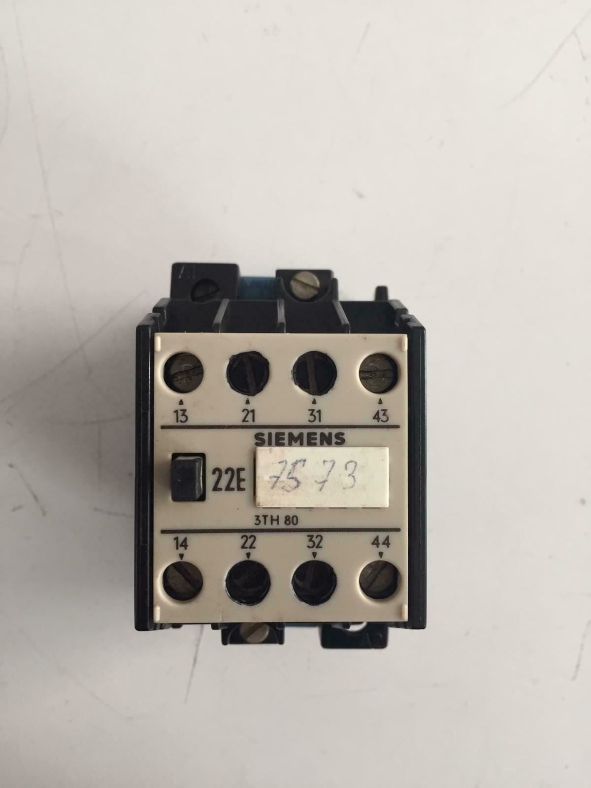 Siemens 3TH80 22-0A, 220-264V RELAY