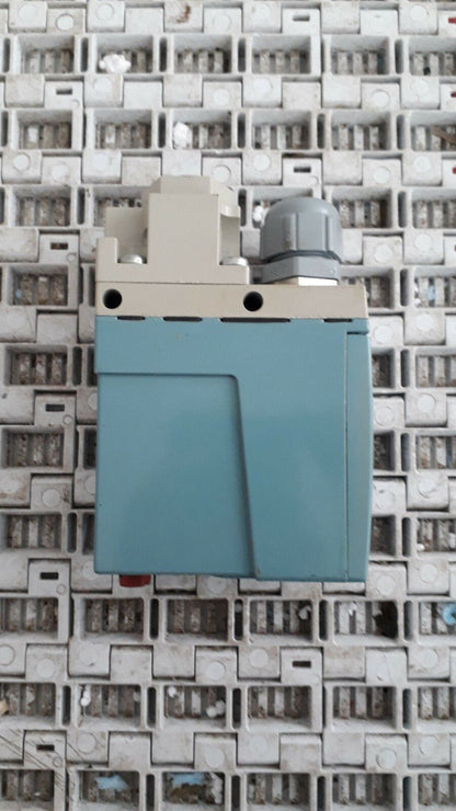 Telemecanique Nautilus XML A010A2S11 Vacuum Pressure Switch