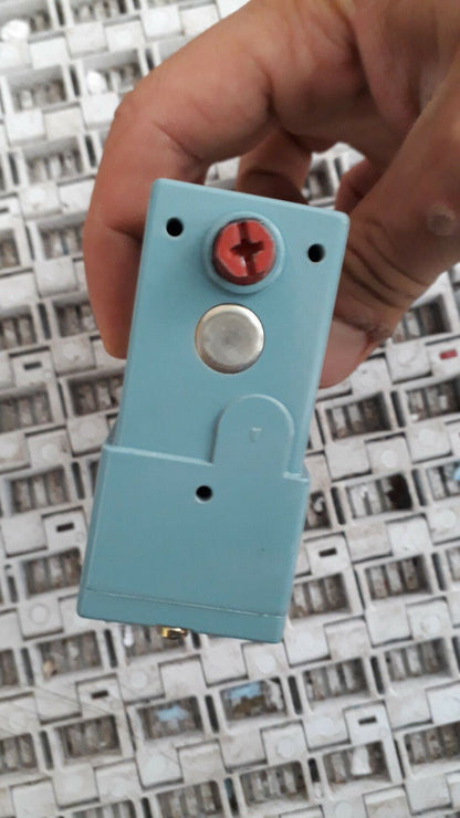 Telemecanique Nautilus XML A010A2S11 Vacuum Pressure Switch