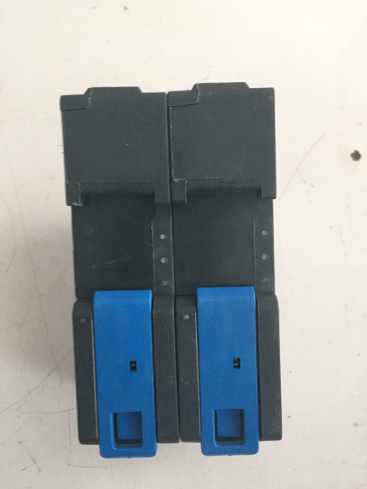 Schneider Electric DF222 fuse holder