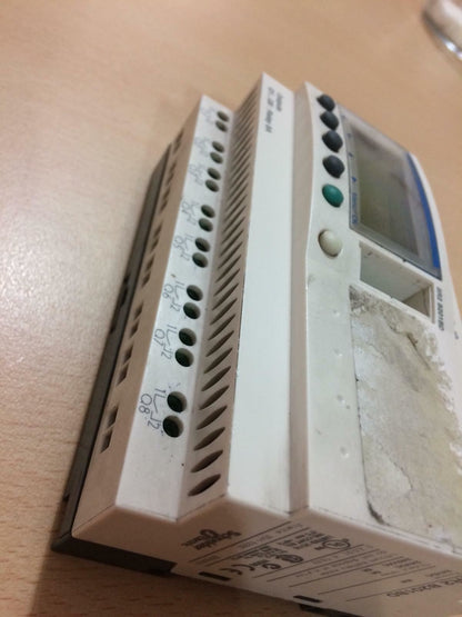 Schneider PLC Zelio Logic Relay SR2 B201BD