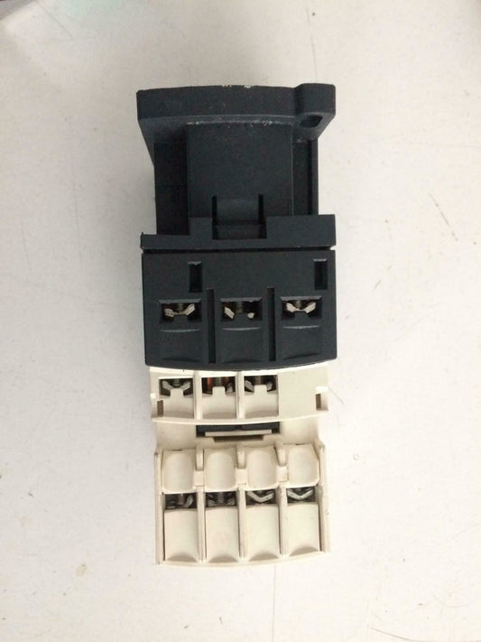 SCHNEİDER ELECTRIC LADN40 + C8201-4-1 Contactor